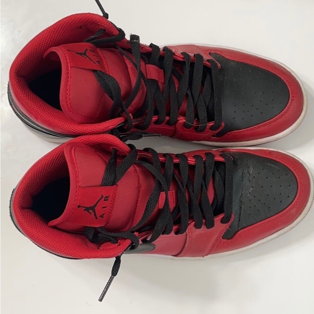 Nike shoes 9.5 air jordons